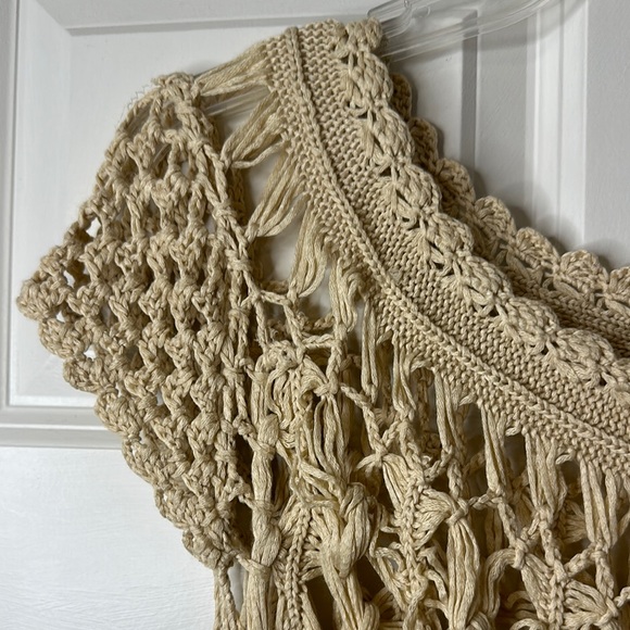 Vivid Collection of NY Small Beige Crochet Fringe Sweater Topn - Picture 4 of 6